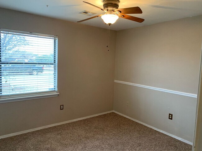 Building Photo - 411 NE 27th St