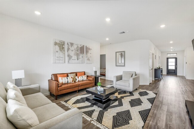 Building Photo - 3126 Stonebriar Dr