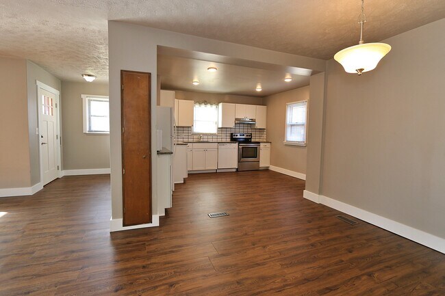 Building Photo - 1025 N 50th Ave