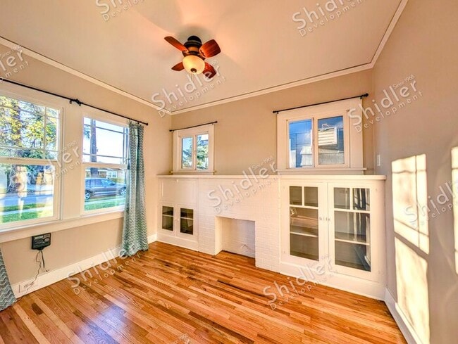 Building Photo - Upgraded Bungalow with Garage