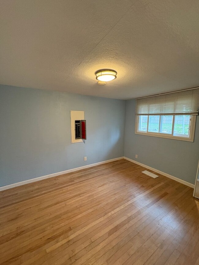 Building Photo - Charming 2 br Bungalow Seatac!