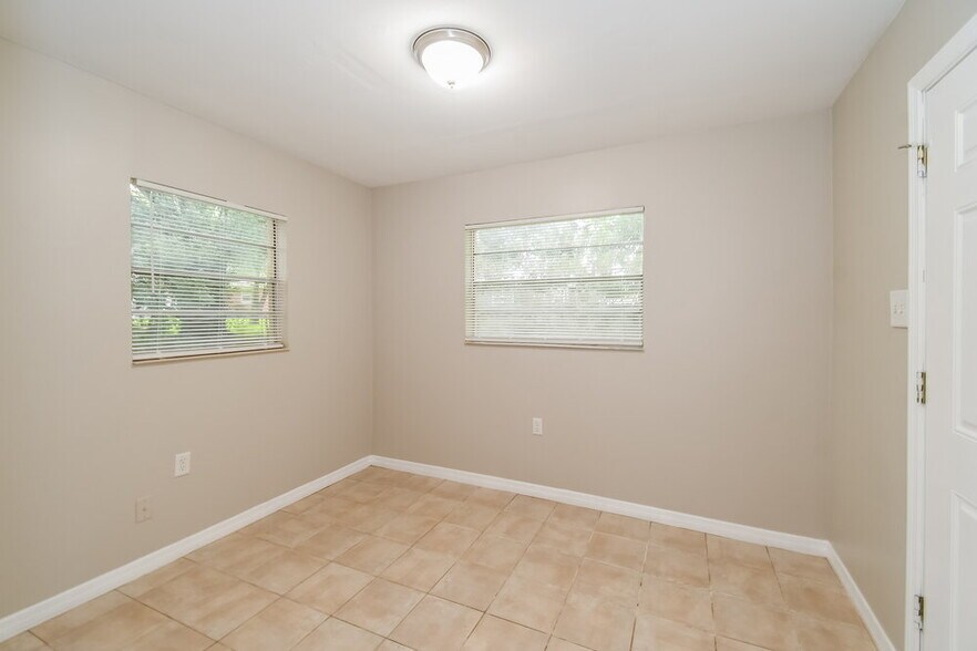 Building Photo - 7258 Greenway Dr