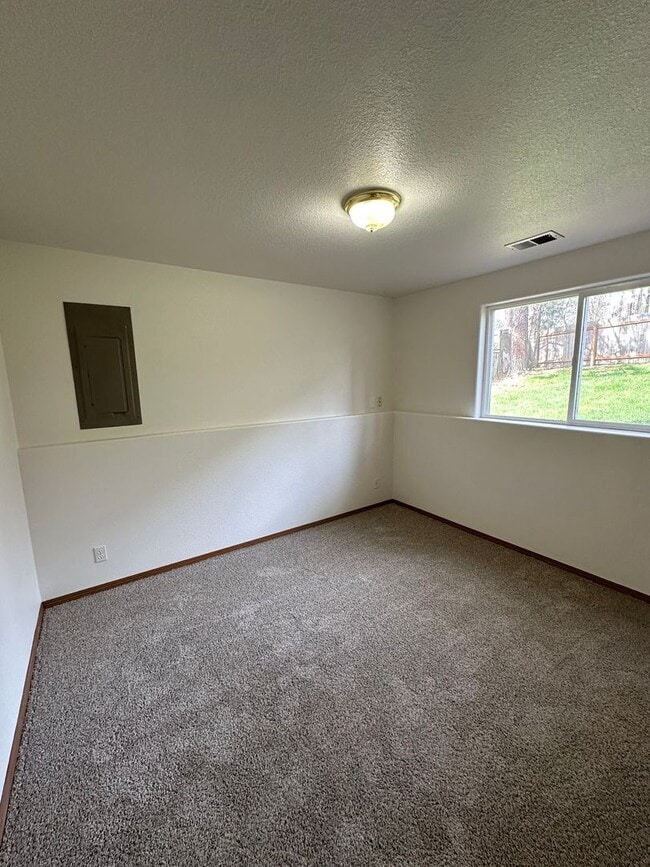 Building Photo - Riverside Harbor Two Story Home