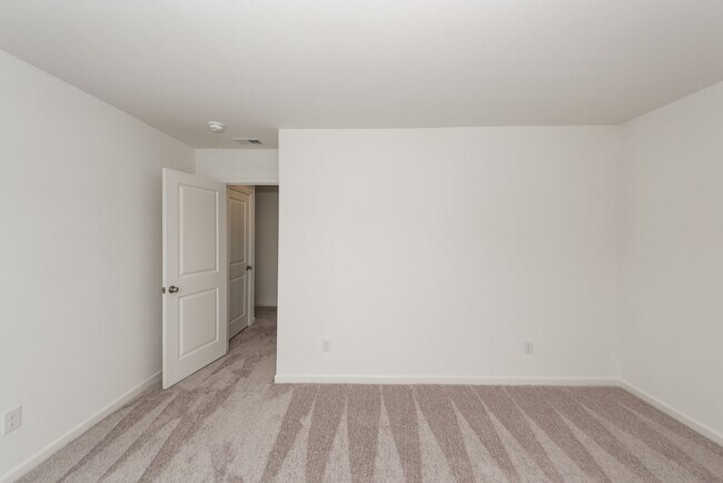 Building Photo - 543 Polaris Wy