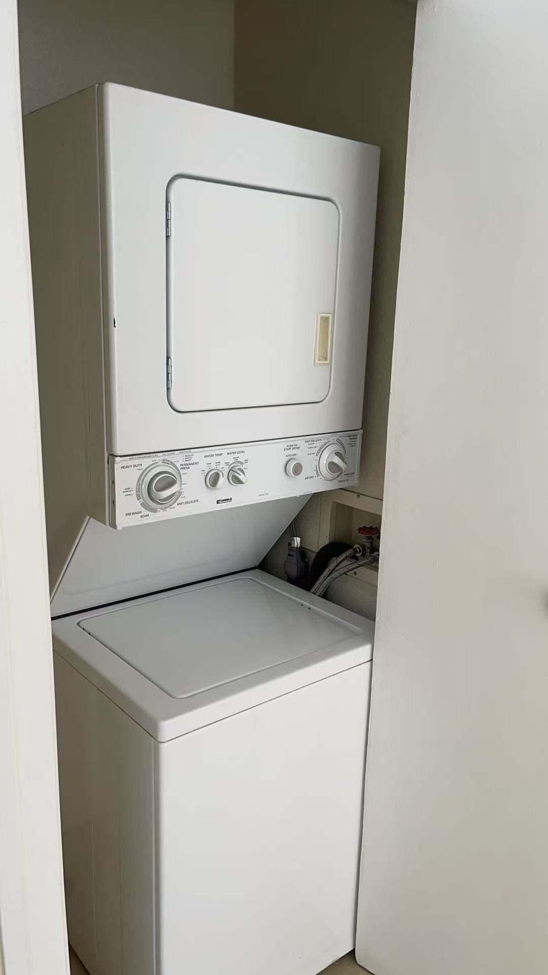 Building Photo - 440 Elm Dr