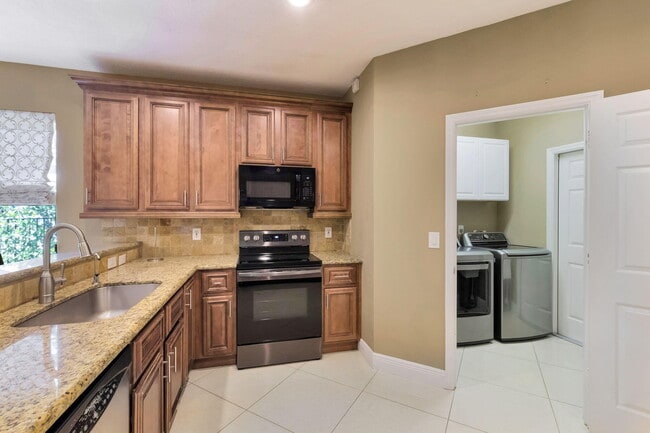 Building Photo - 12372 Cascades Pointe Dr