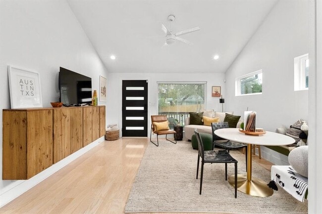 Building Photo - 3005 Kuhlman Ave