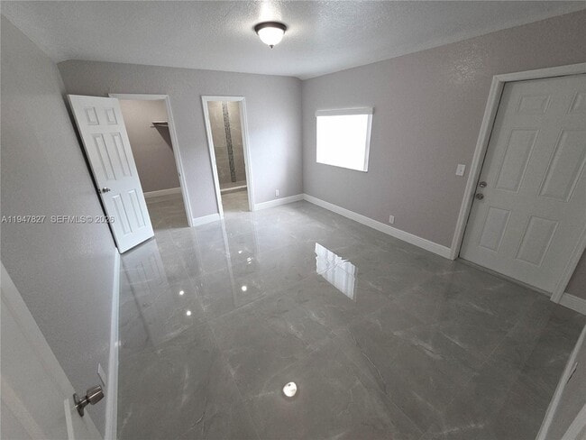 Building Photo - 4360 NW 13th Ct