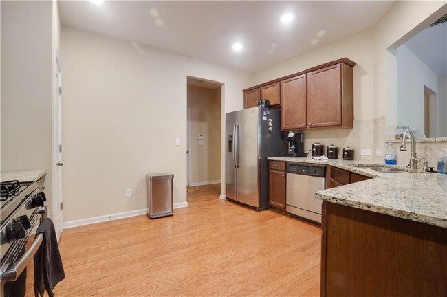Building Photo - 5820 Shiloh Woods Dr