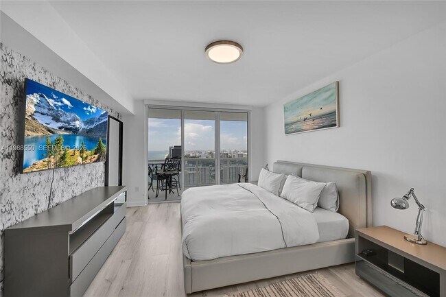 Building Photo - 1830 S Ocean Dr