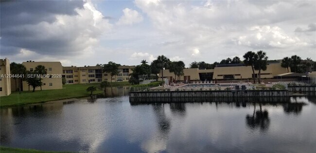 Building Photo - 8130 Sunrise Lakes Blvd
