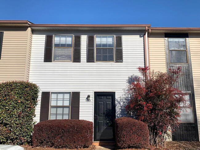 Primary Photo - Remodeled Townhome off Lakeside Drive