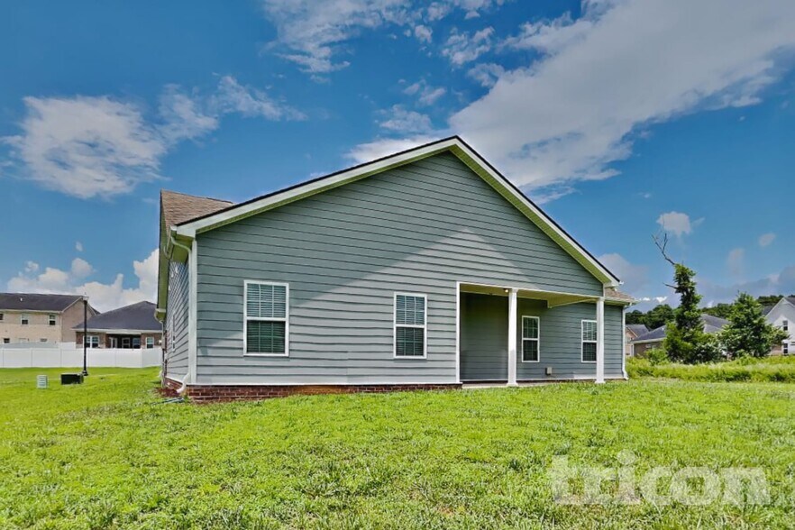 Building Photo - 1022 Cyril Dr