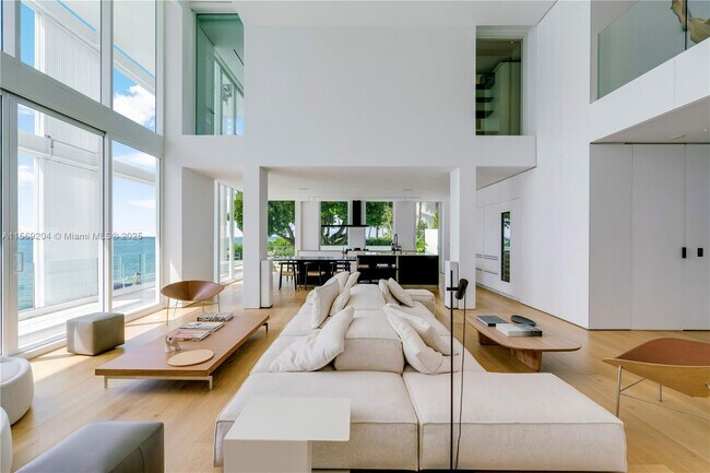 Building Photo - 440 S Mashta Dr