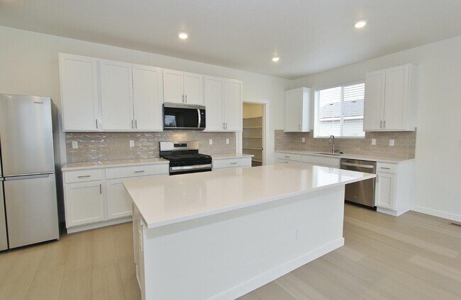 Building Photo - 11138 Overhang St