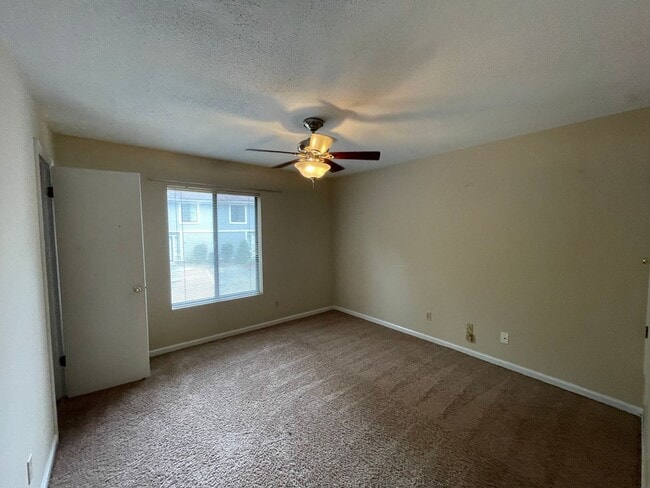 Building Photo - 2 Bedroom, 1 Bath Townhome Minutes from AU and Downtown!