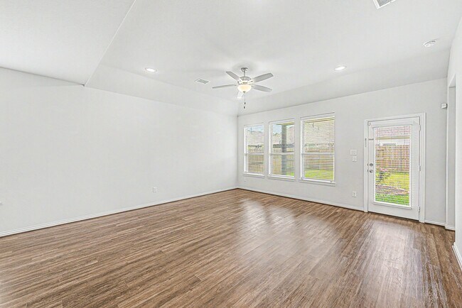 Building Photo - 209 Cambria Green Ln