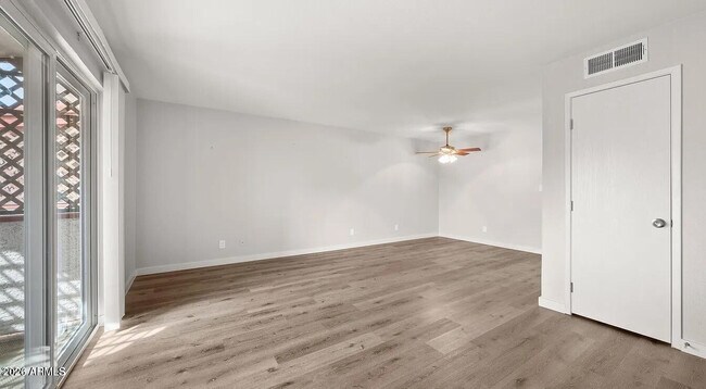 Building Photo - 4211 E Palm Ln