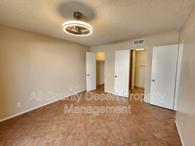 Building Photo - 760 E Cottonwood Rd
