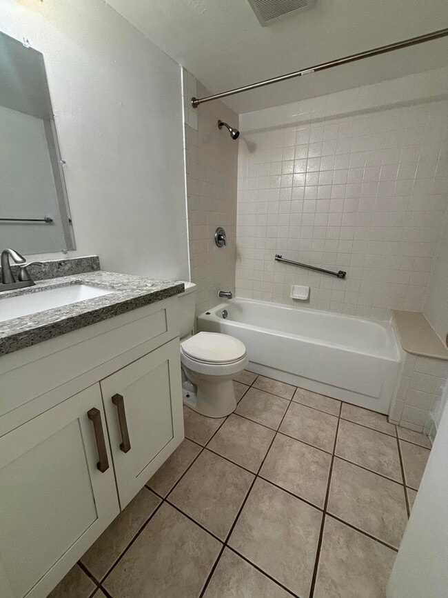 Building Photo - 201 Foxtail Dr