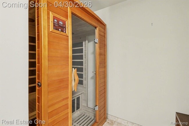 Building Photo - 714 E University Ave