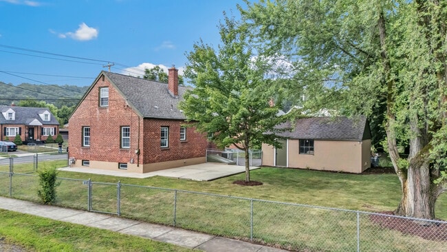 Building Photo - 116 Morse St