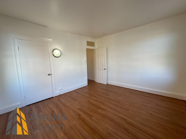 Building Photo - Comfortable 3-Bedroom with Hardwood Floors...