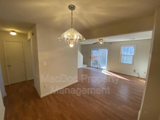 Building Photo - 108 Kings Mill Dr