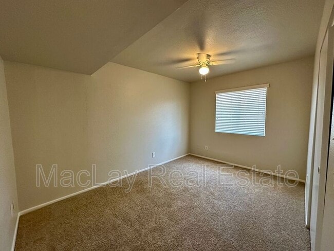 Building Photo - 1441 E Diamond Dr