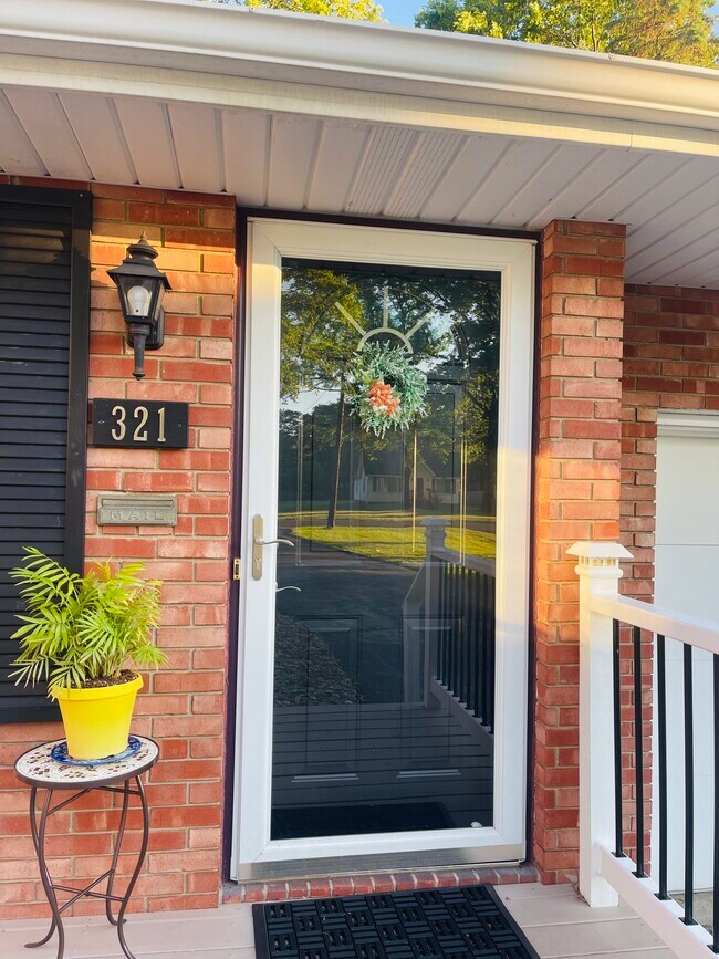 Building Photo - 321 Meadowbrook Ave