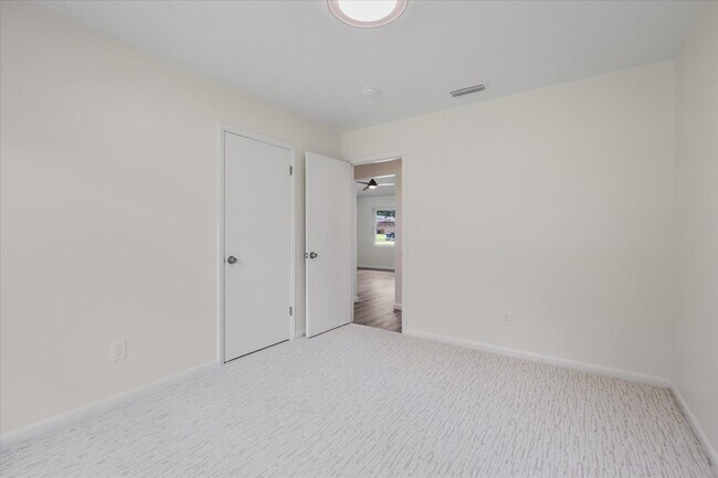 Building Photo - 2401 Jim Lee Rd