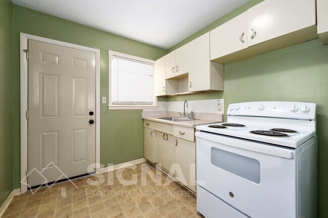 Building Photo - 1174 16th Ave Thomas