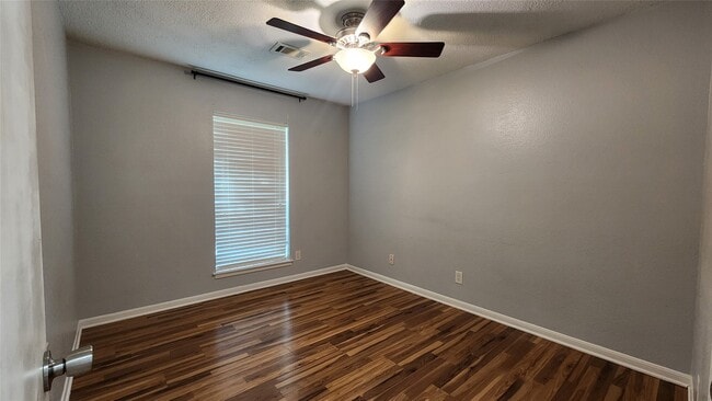 Building Photo - 223 Sycamore Dr