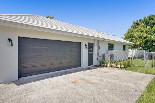 Building Photo - 4751 NE 29th Ave