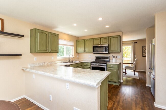 Building Photo - Spacious Corner Lot Gem in Ridgeview at St...