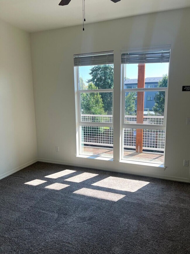 Building Photo - Evergreen Multiplex