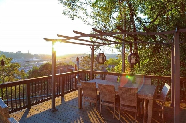 Building Photo - Amazing New Construction Right in the Southside Slopes!