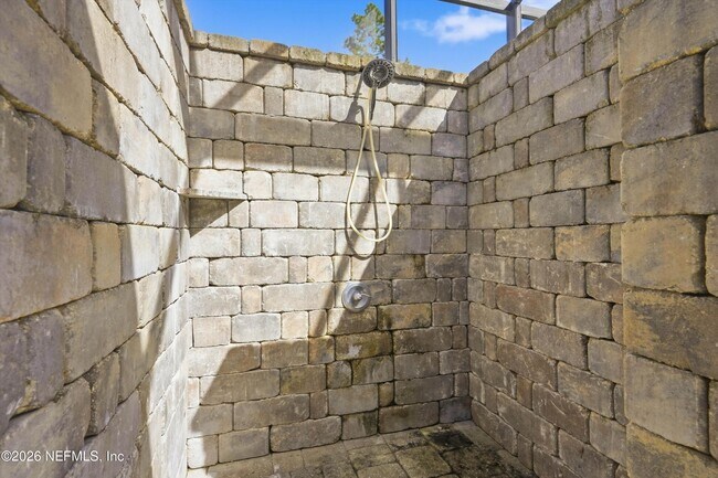 Building Photo - 80 Lazy Crest Dr