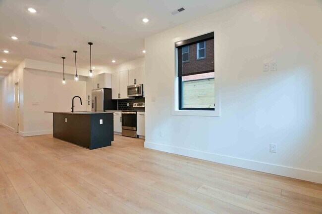 Building Photo - 2639 4th St NE