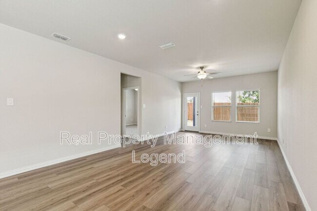 Building Photo - 606 Travine Dr