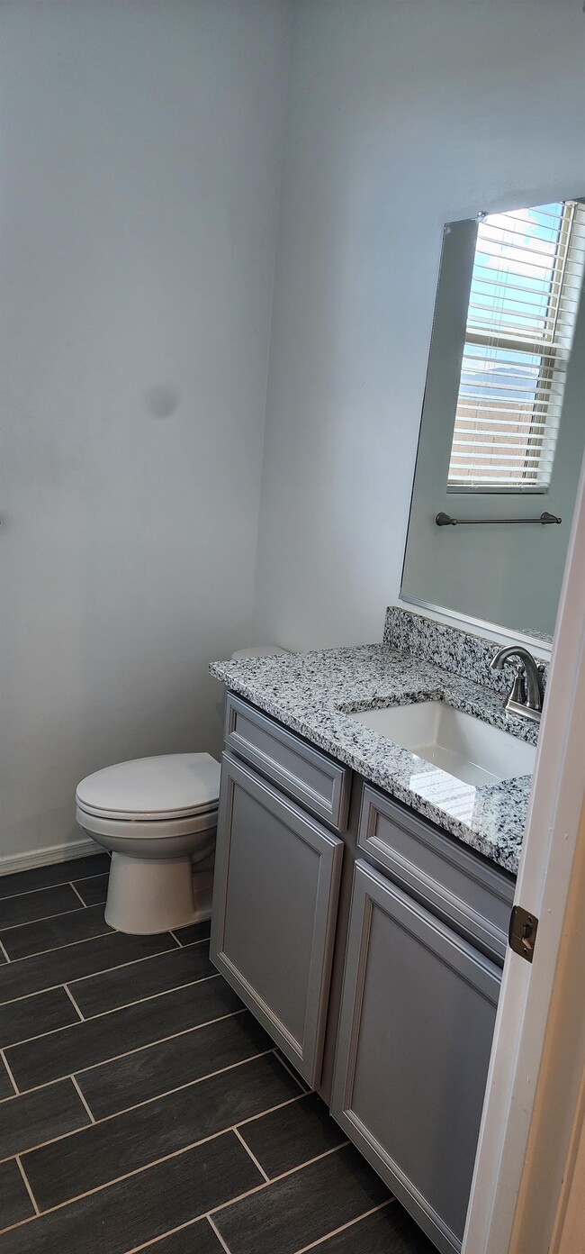 Building Photo - 7822 S Wolf Creek Dr