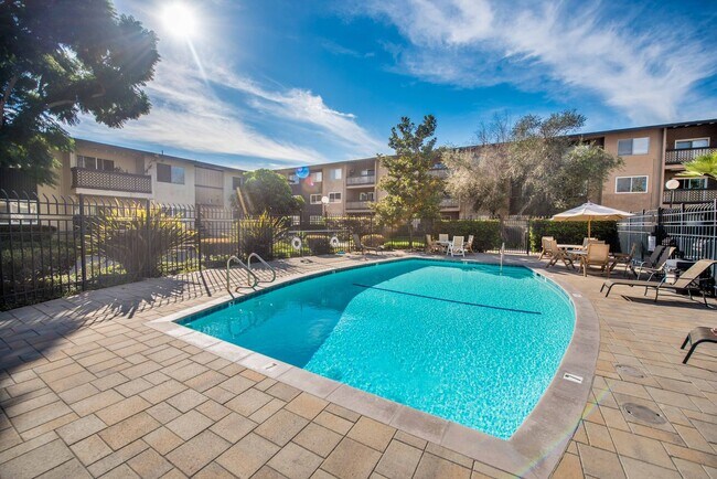 Building Photo - Remodeled Seal Beach Condo