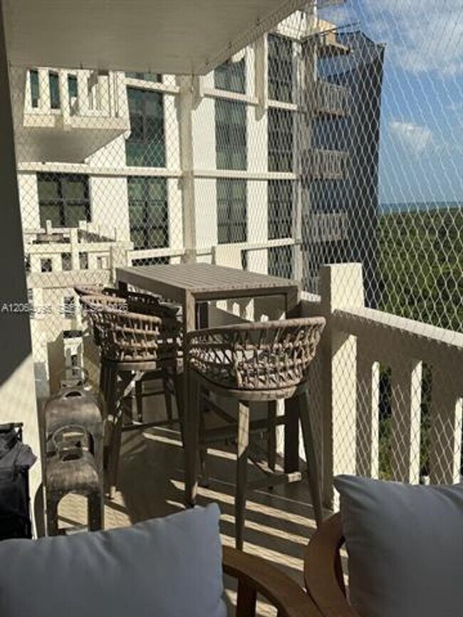 Building Photo - 1111 Crandon Blvd