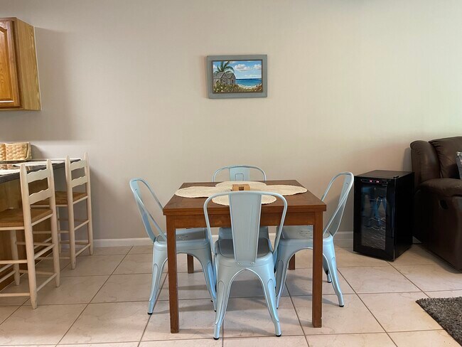 Building Photo - 8043 SE Highpoint Way