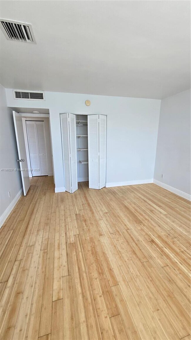 Building Photo - 5600 Collins Ave