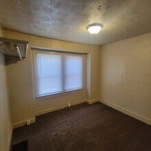 Building Photo - NEAR CHRISTIAN PARK 3BR/1BA HOUSE!