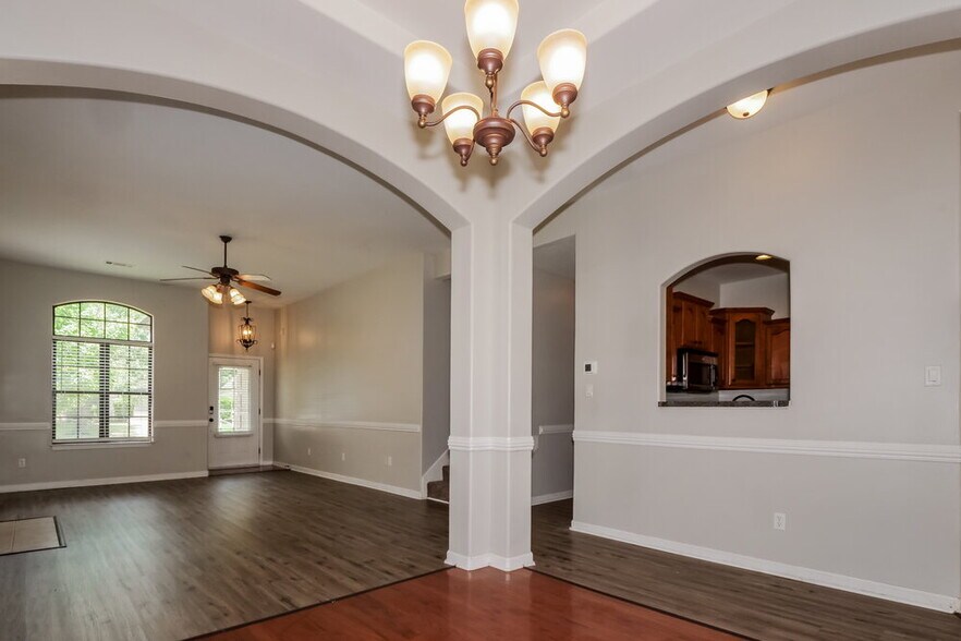 Building Photo - 450 Garden Springs Dr