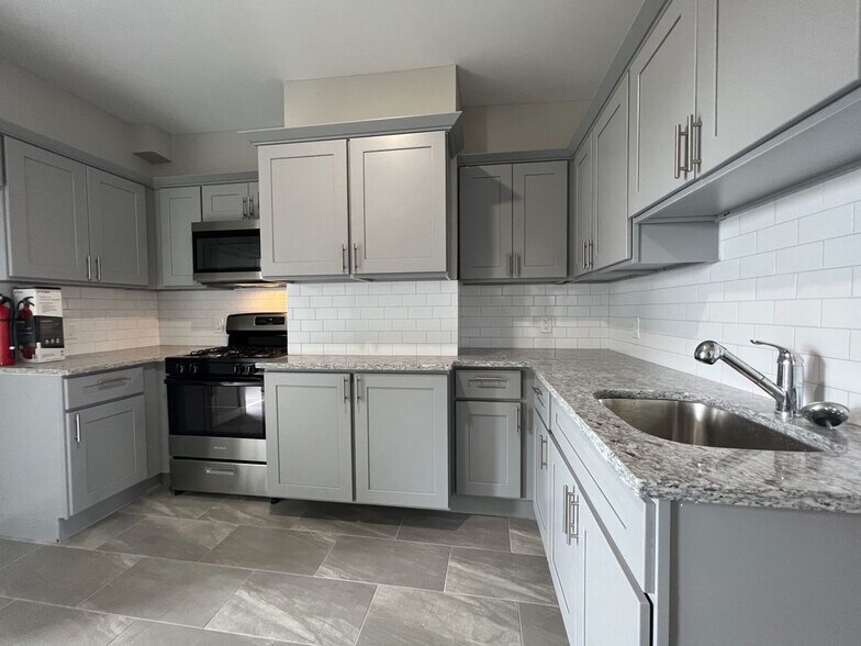 Building Photo - 53 Hawkins St