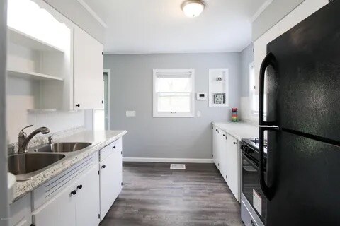 Building Photo - 2314 Hillsdale Ave