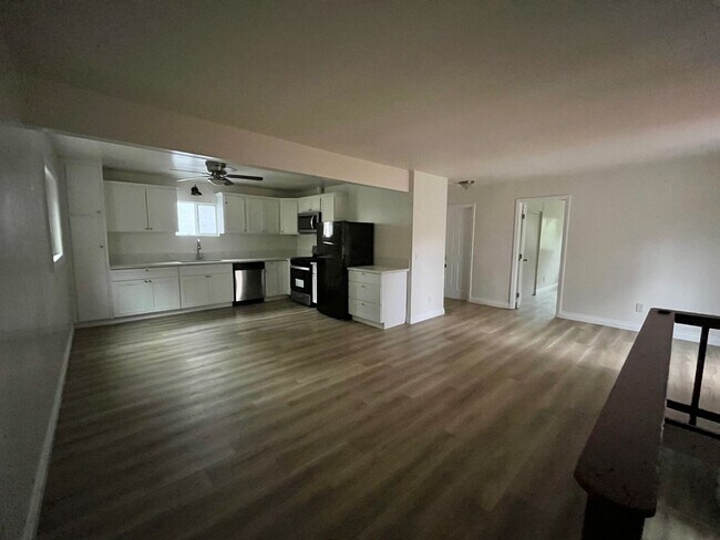 Building Photo - 3205-3207 42nd St.